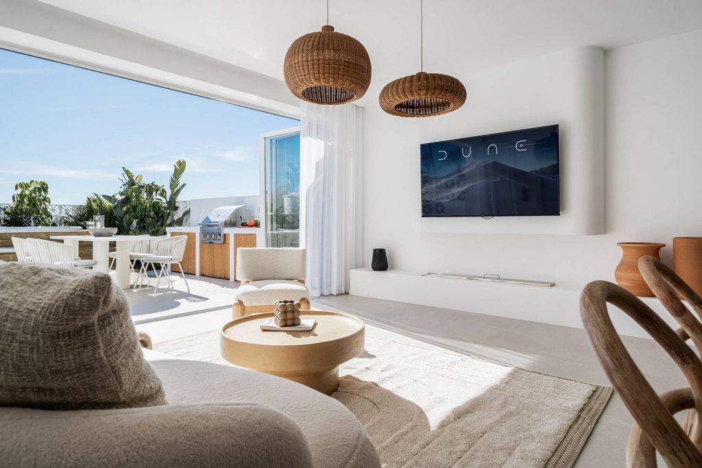 Luxury House for sale in Marbella, 2 150 000 €, Photo 2