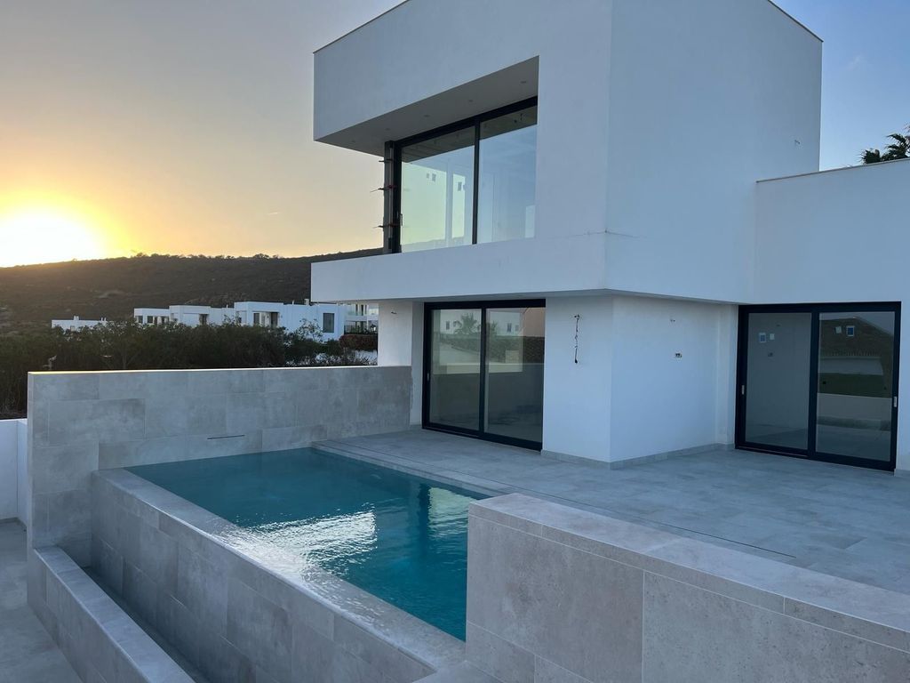 Luxury House for sale in Marbella, 1 490 000 €, Photo 2