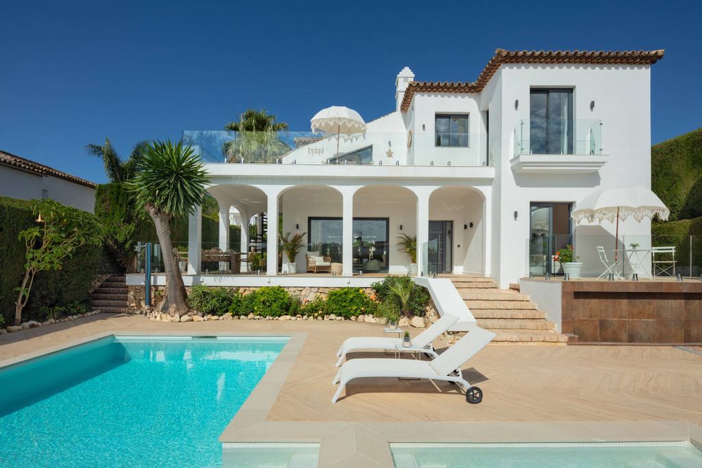 Luxury House for sale in Marbella, 2 300 000 €, Photo 2
