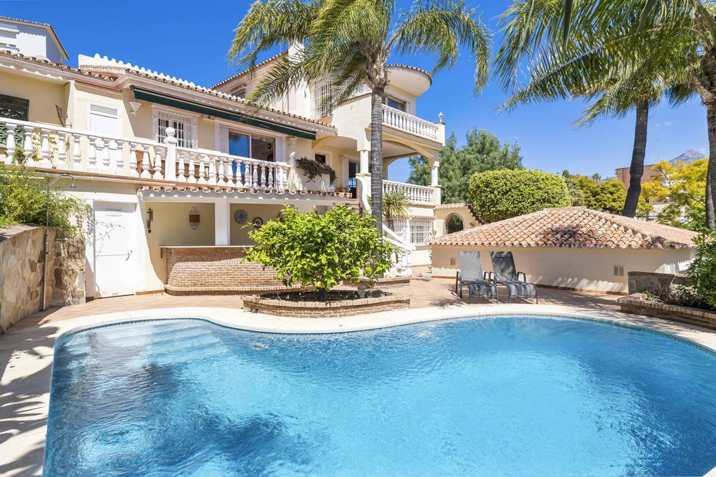 Luxury House for sale in Marbella, 1 295 000 €, Photo 2
