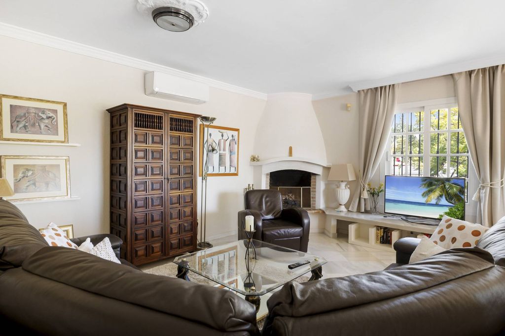 Luxury House for sale in Marbella, 1 295 000 €, Photo 3