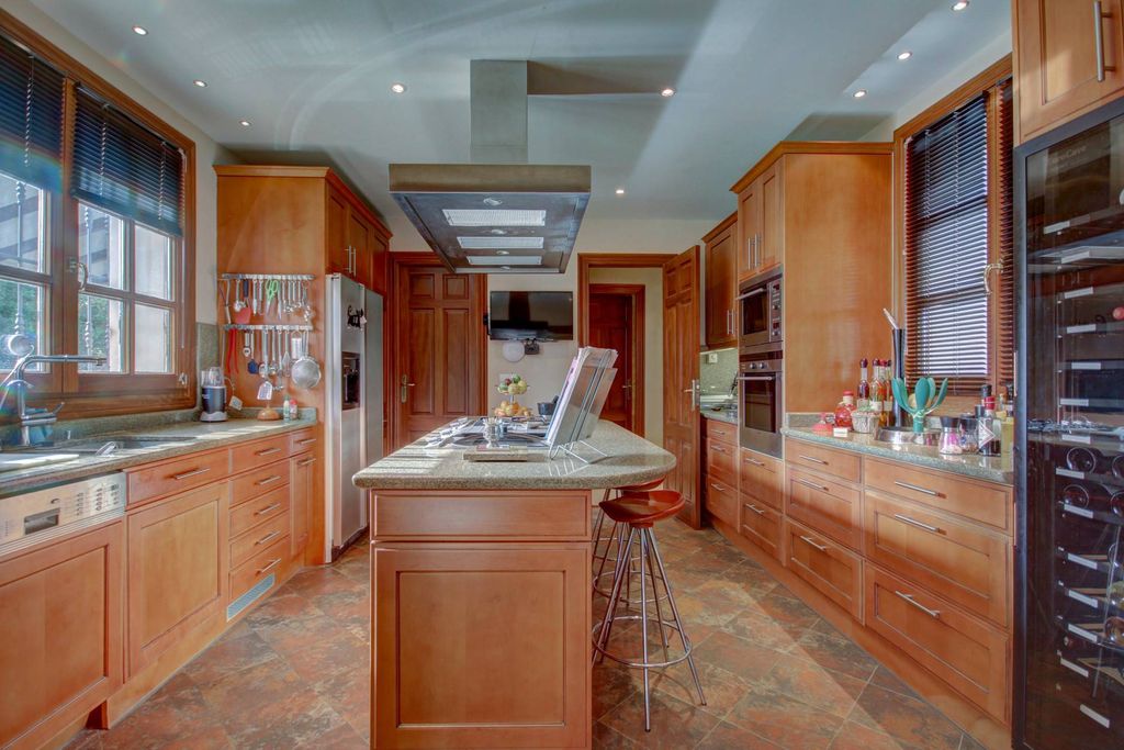 Luxury House for sale in Marbella, 2 595 000 €, Photo 4
