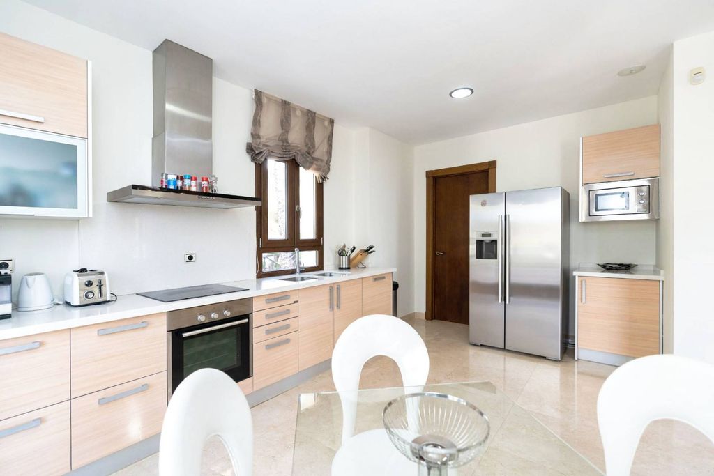 Maison de luxe à vendre à Marbella, 1 275 000 €, Photo 4
