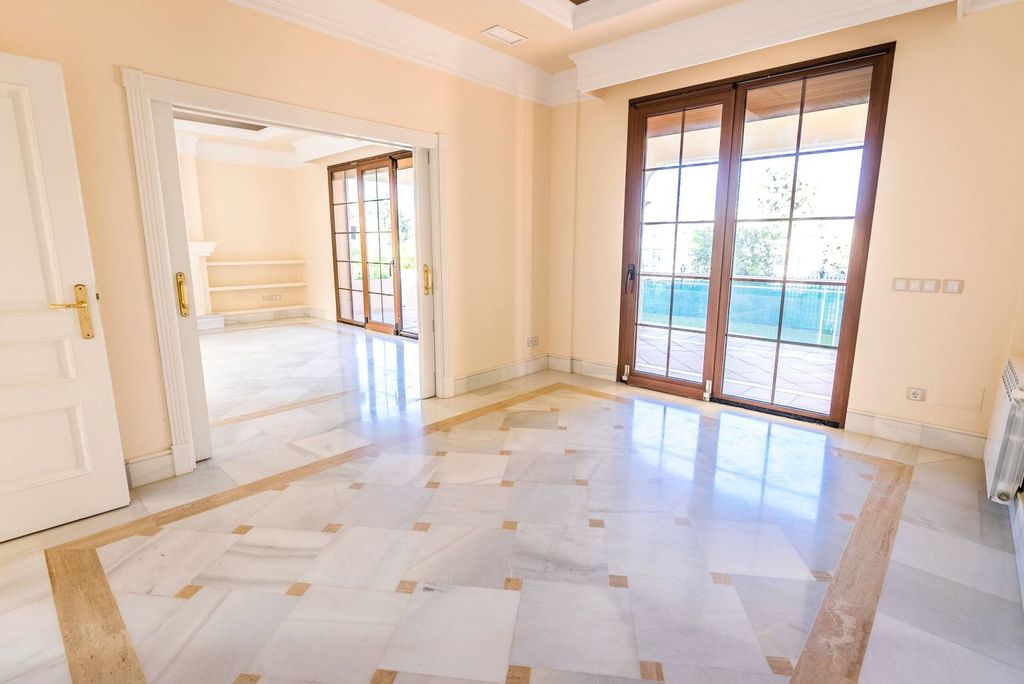 Luxury House for sale in Marbella, 1 640 000 €, Photo 5