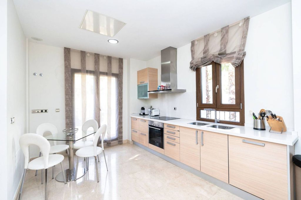 Maison de luxe à vendre à Marbella, 1 275 000 €, Photo 6