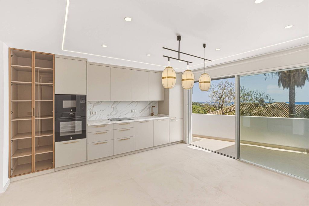 Luxury House for sale in Marbella, 795 000 €, Photo 2