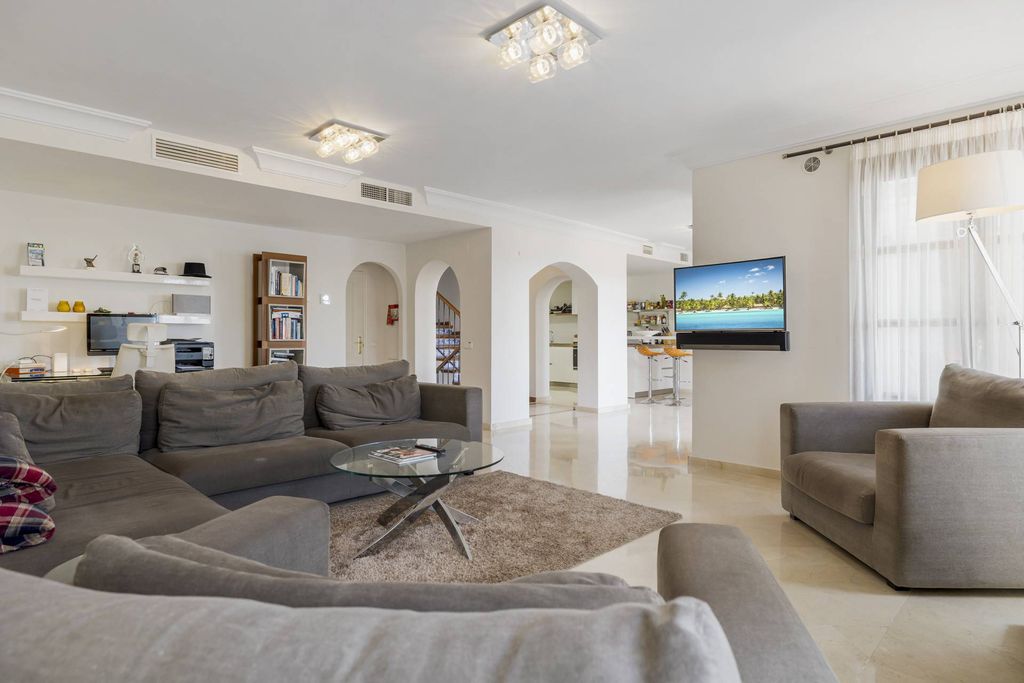 Maison de luxe à vendre à Marbella, 1 095 000 €, Photo 7