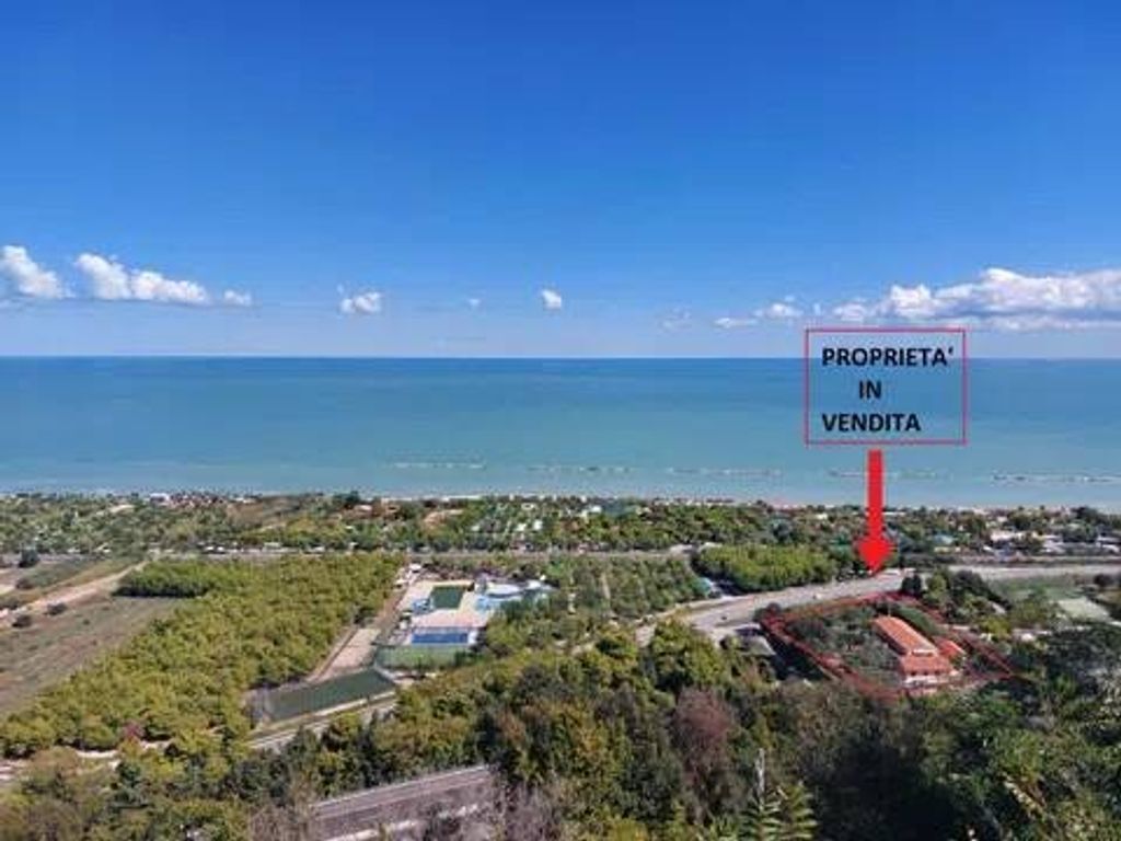 Maison de luxe à vendre à Fermo, 790 000 €, Photo 1