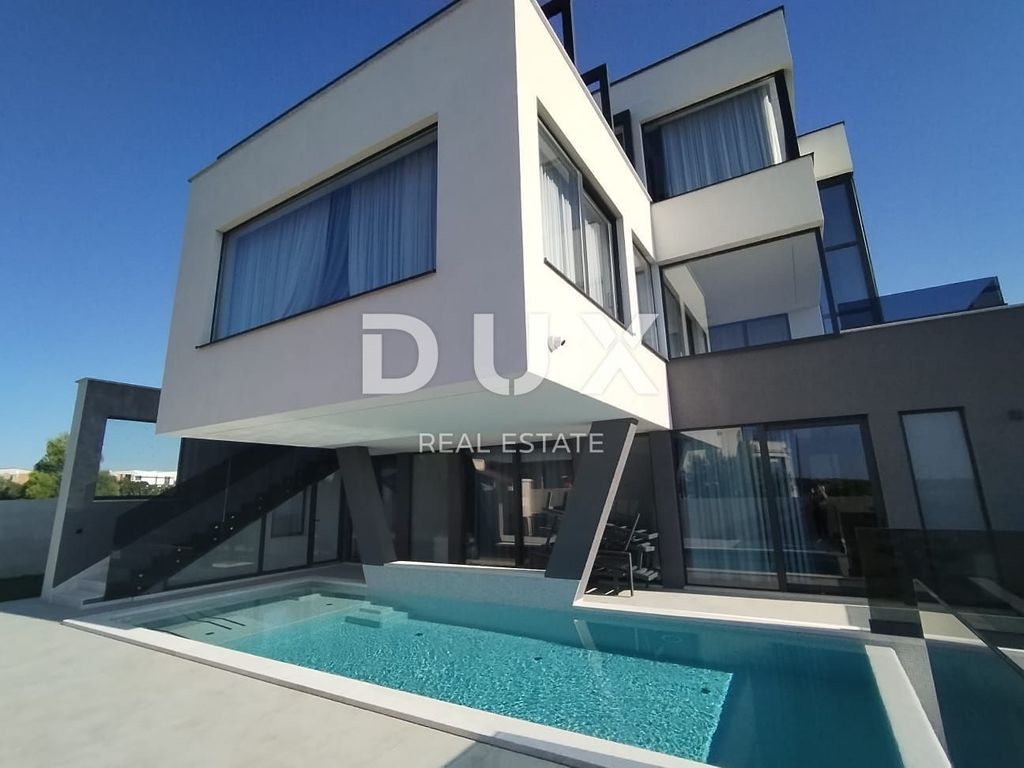 Luxury House for sale in Medulin, 2 270 000 €, Photo 1