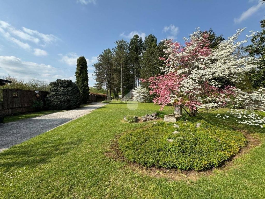 Luxury House for sale in Rescaldina, 870 000 €, Photo 2