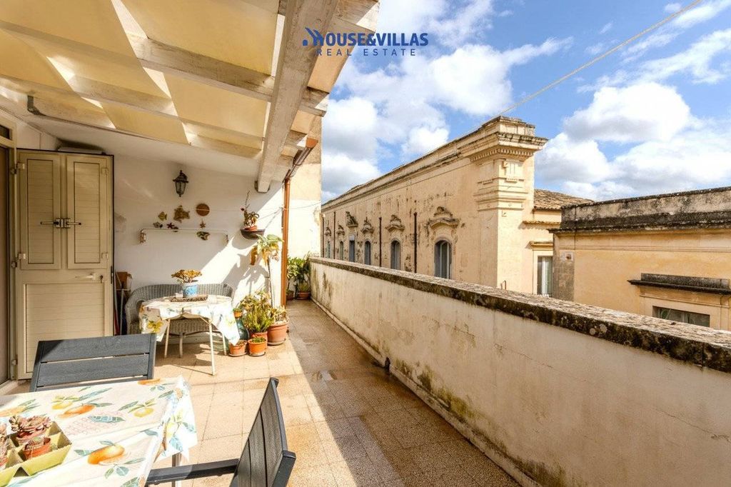 Maison de luxe à vendre à Noto, 420 000 €, Photo 2