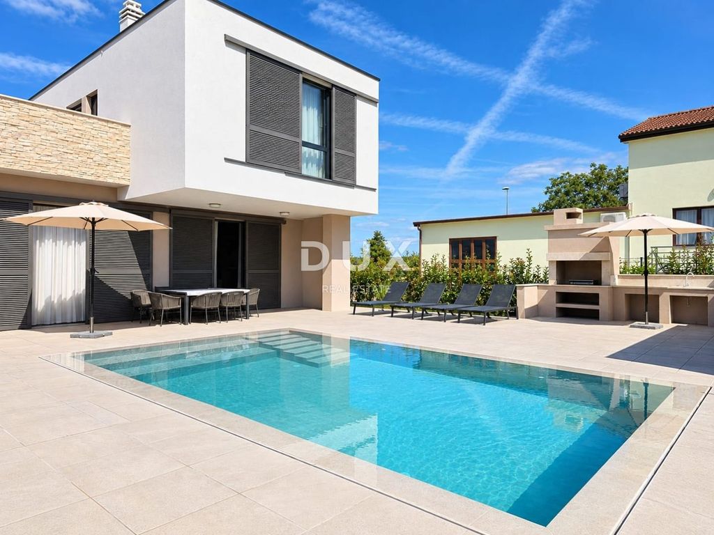 Luxury House for sale in Umag, 0 €, Photo 1