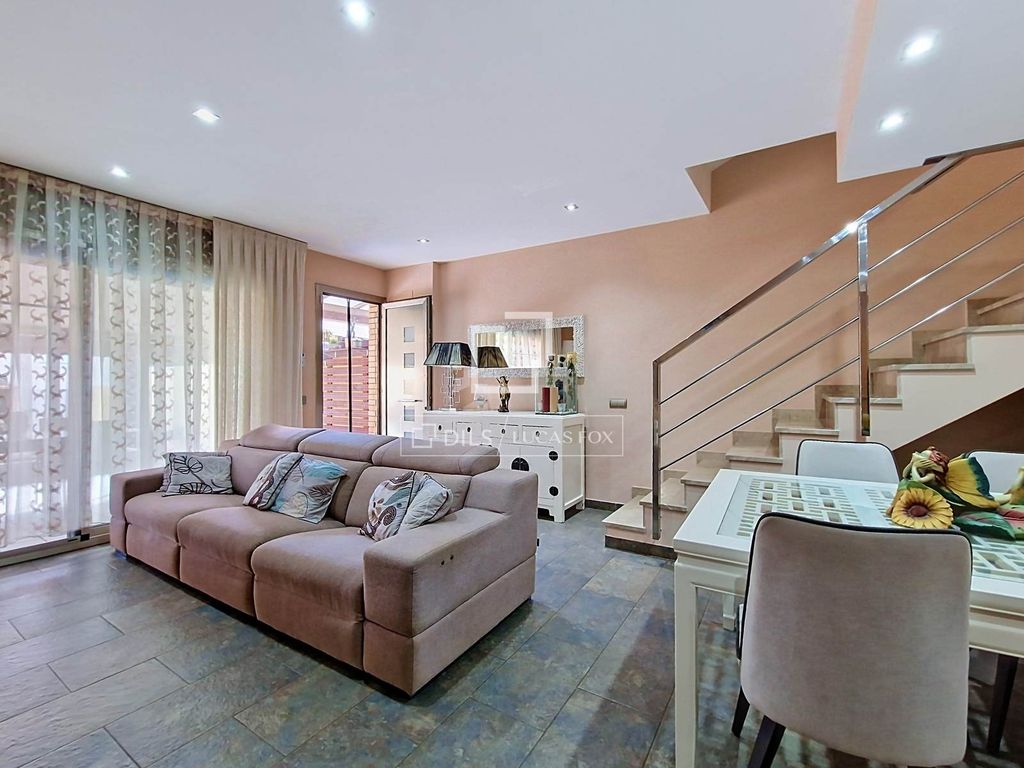 Maison de luxe à vendre à Cubelles, 450 000 €, Photo 1