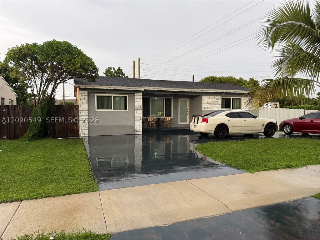 Maison de luxe à vendre à Hollywood, 426 078 €, Photo 1