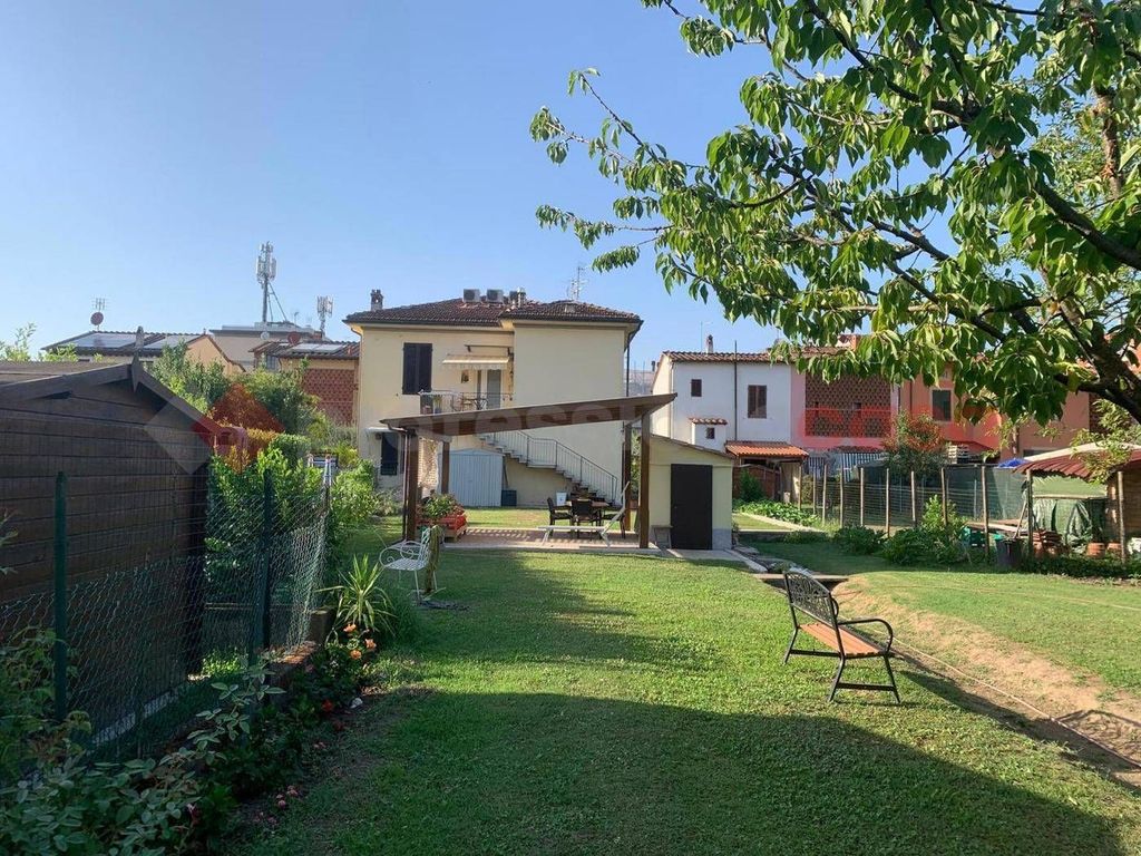 Maison de luxe à vendre à Lucca, 400 000 €, Photo 1