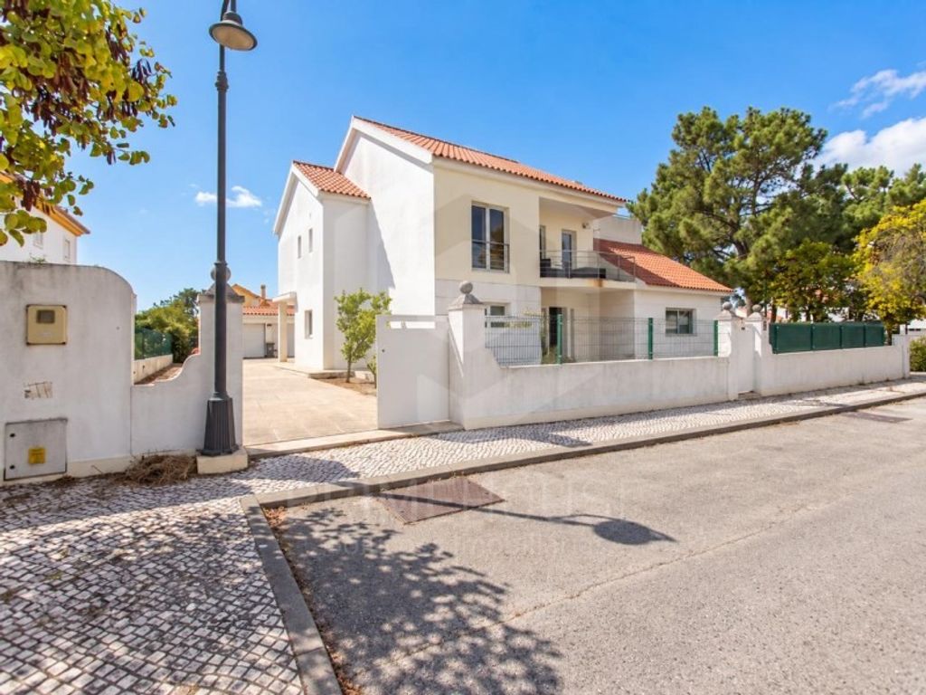 Luxury House for sale in Setúbal, 670 000 €, Photo 1
