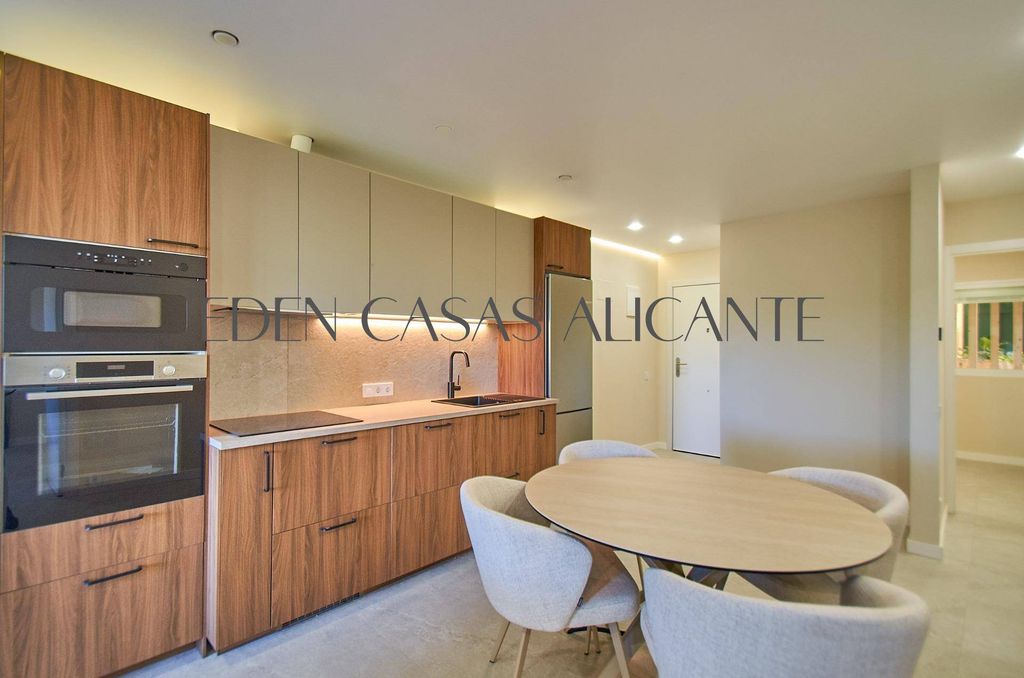 Luxury Apartment for sale in Alicante, 420 000 €, Photo 1