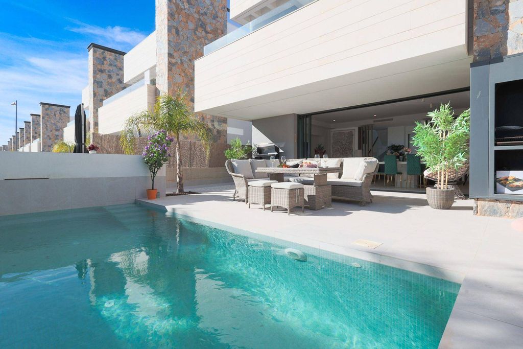 Luxury House for sale in Los Alcázares, 615 000 €, Photo 1