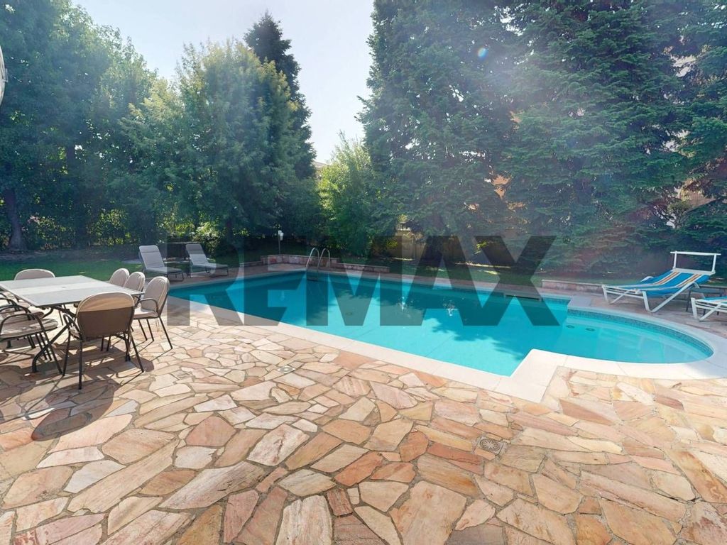 Maison de luxe à vendre à Bareggio, 1 080 000 €, Photo 1