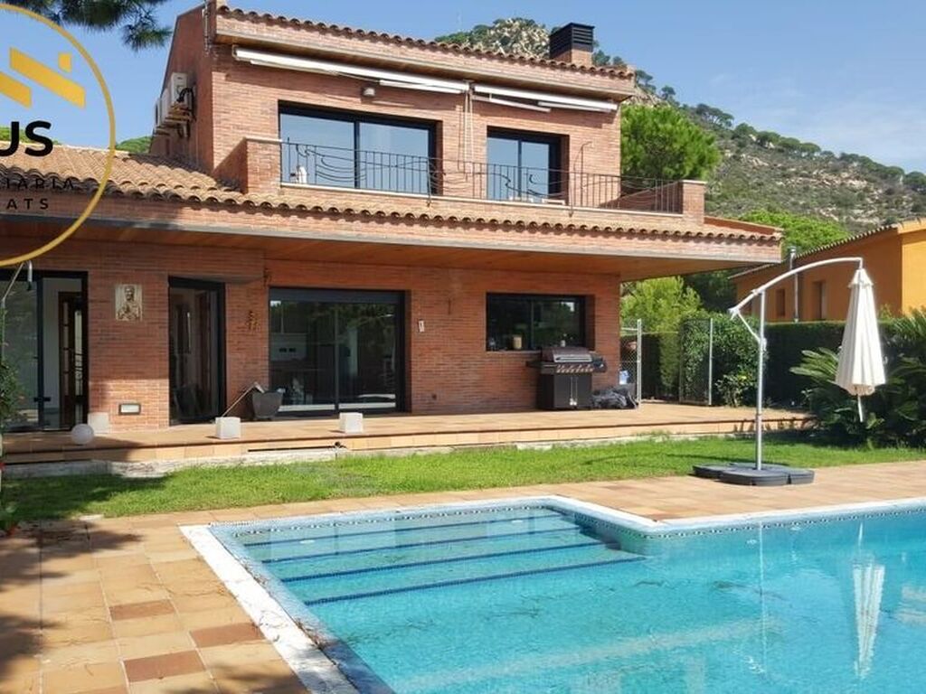 Maison de luxe à vendre à Cabrils, 1 200 000 €, Photo 1