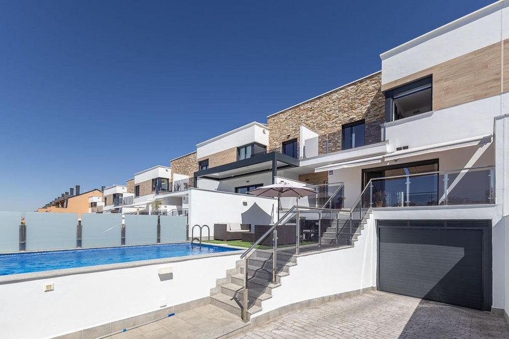 Luxury House for sale in Granada, 599 000 €, Photo 1