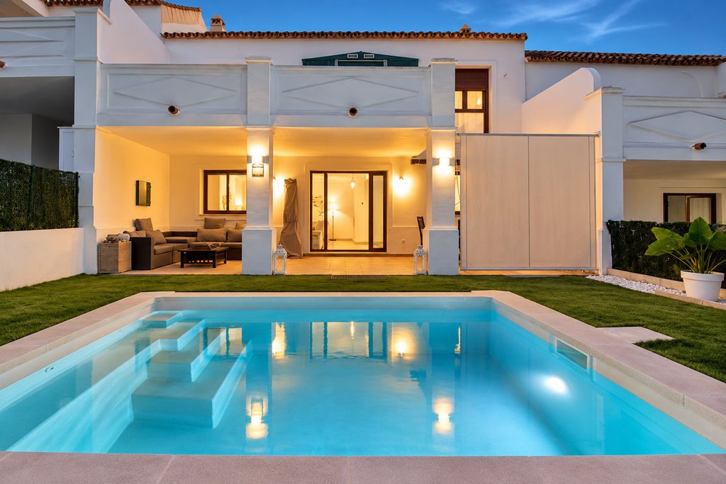 Luxury House for sale in Manilva, 525 000 €, Photo 1