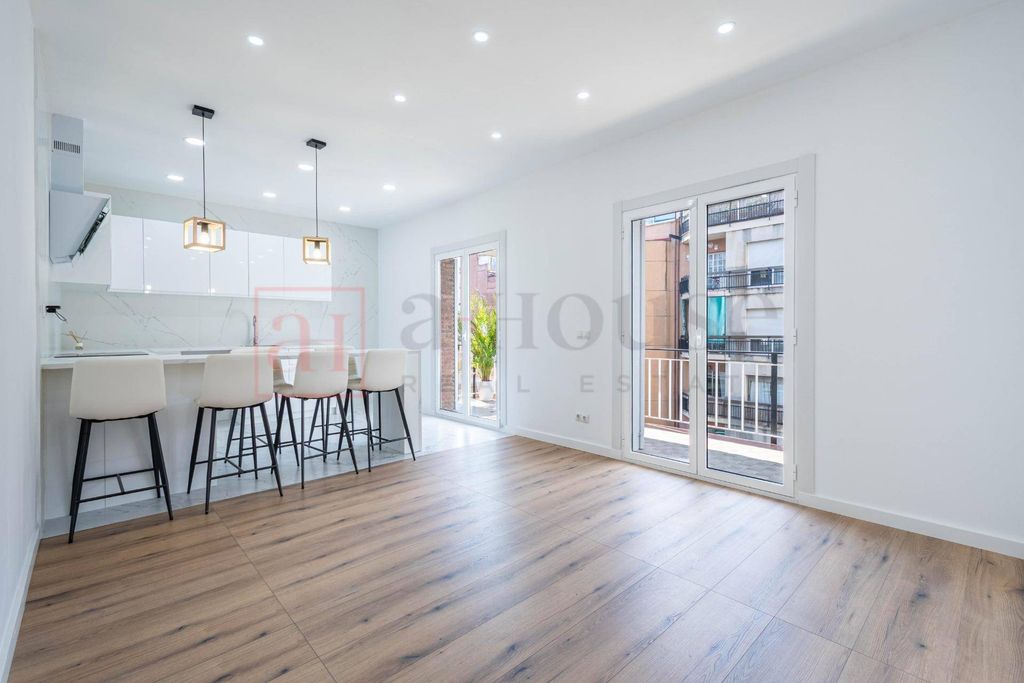 Appartement de luxe à vendre à Barcelona, 632 900 €, Photo 1