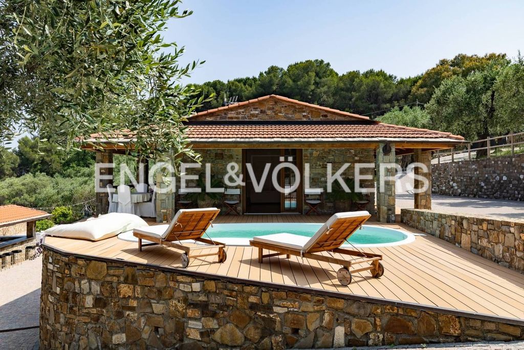 Luxury House for sale in San Bartolomeo Al Mare, 2 100 000 €, Photo 1