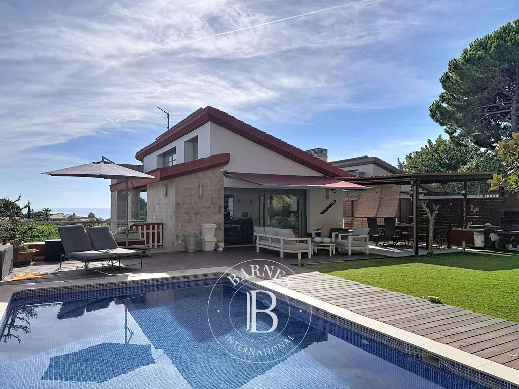 Maison de luxe à vendre à Calella, 1 150 000 €, Photo 1