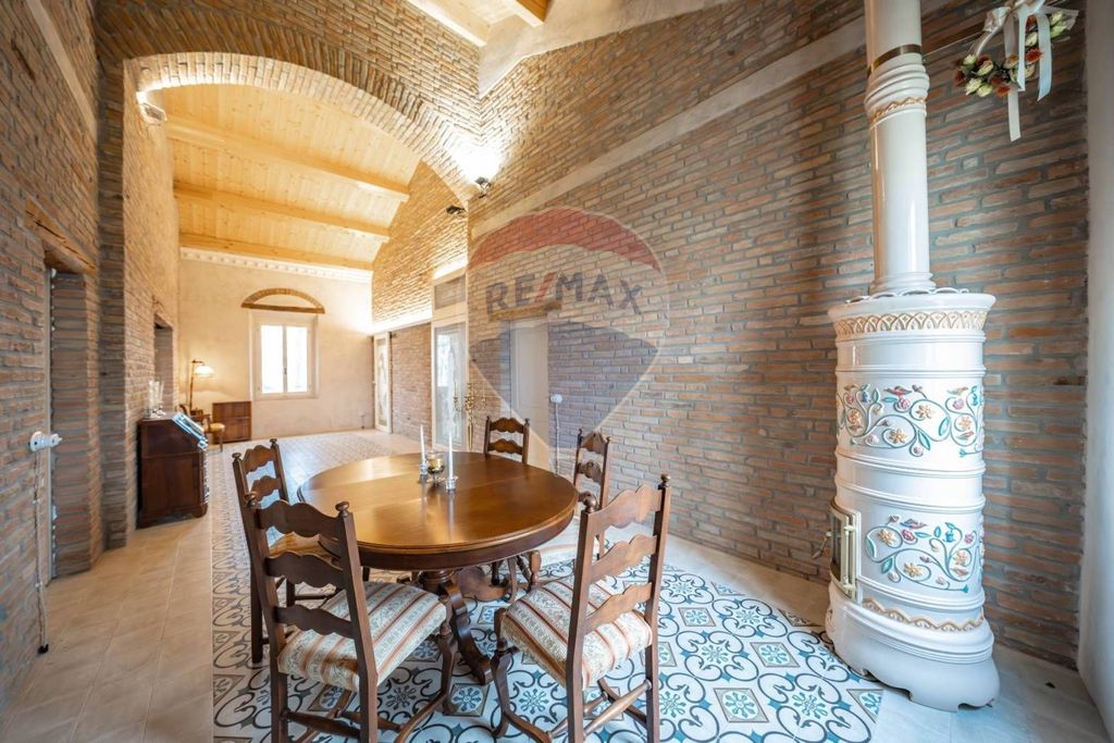 Luxury House for sale in Cesena, 670 000 €, Photo 1
