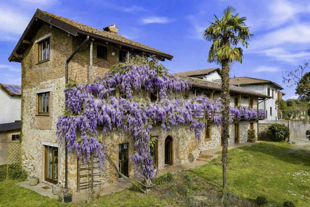 Maison de luxe à vendre à Agrate Conturbia, 690 000 €, Photo 1