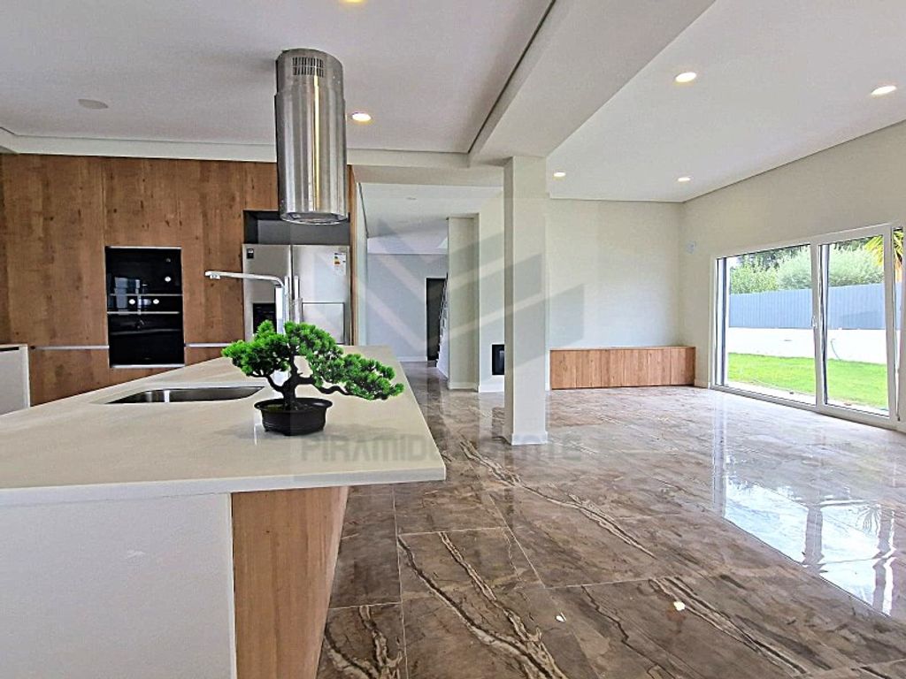 Luxury House for sale in Setúbal, 780 000 €, Photo 1