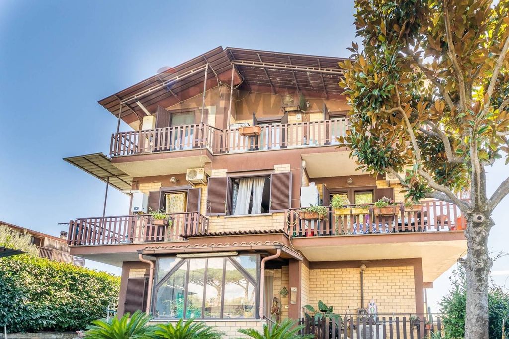 Maison de luxe à vendre à Rome, 870 000 €, Photo 1