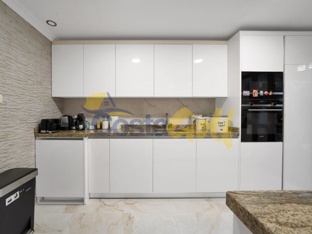 Maison de luxe à vendre à Estepona, 715 000 €, Photo 3