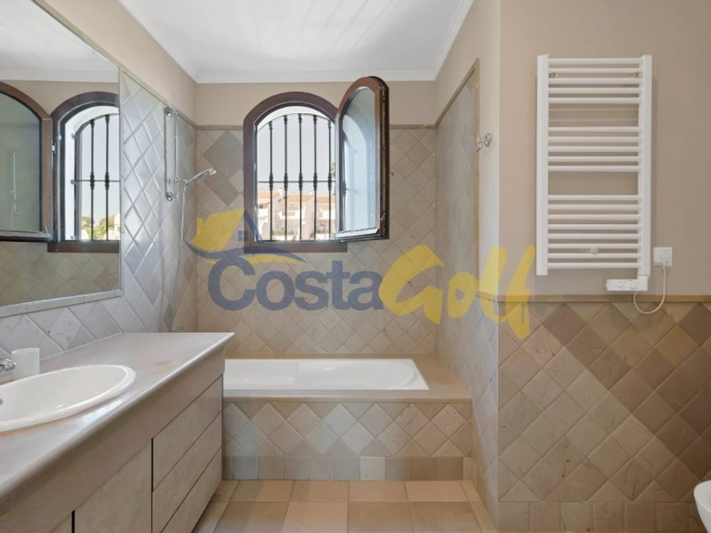 Maison de luxe à vendre à Estepona, 715 000 €, Photo 6
