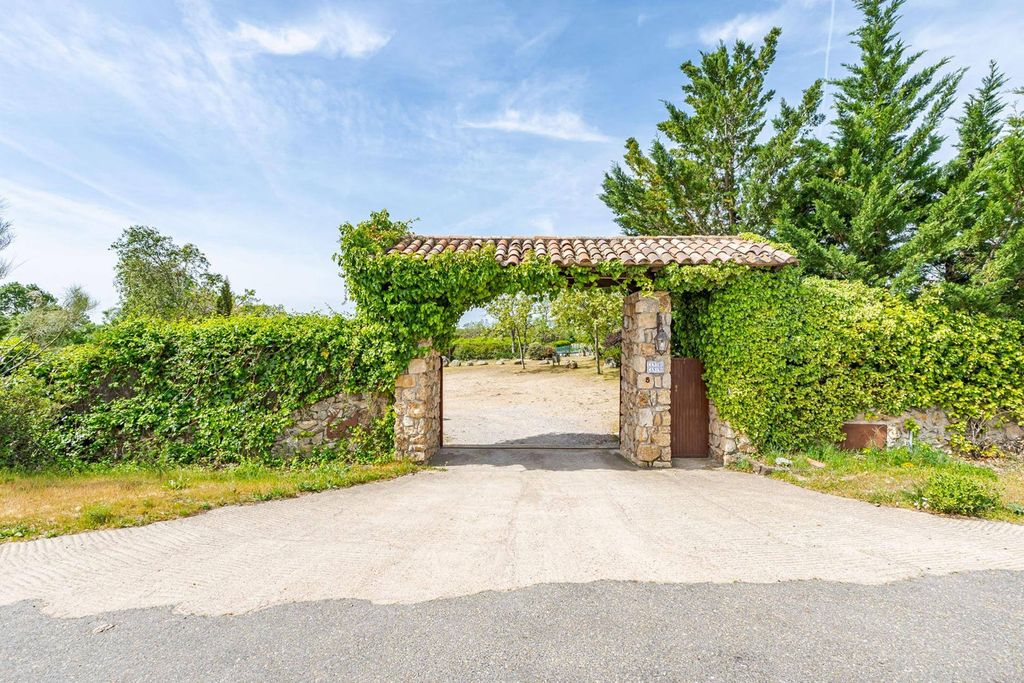 Luxury House for sale in Miraflores de La Sierra, 2 850 000 €, Photo 3