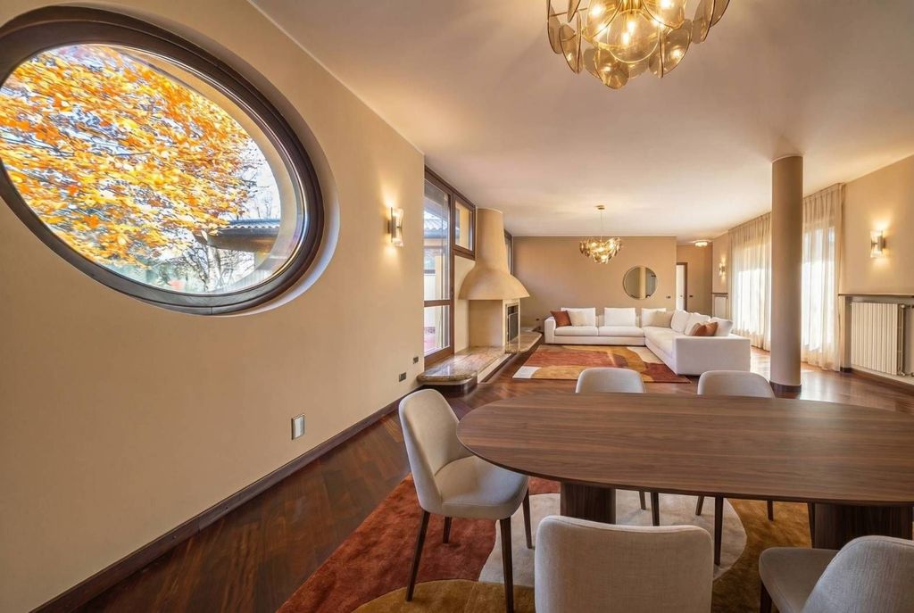 Appartement de luxe à vendre à Besana In Brianza, 990 000 €, Photo 1
