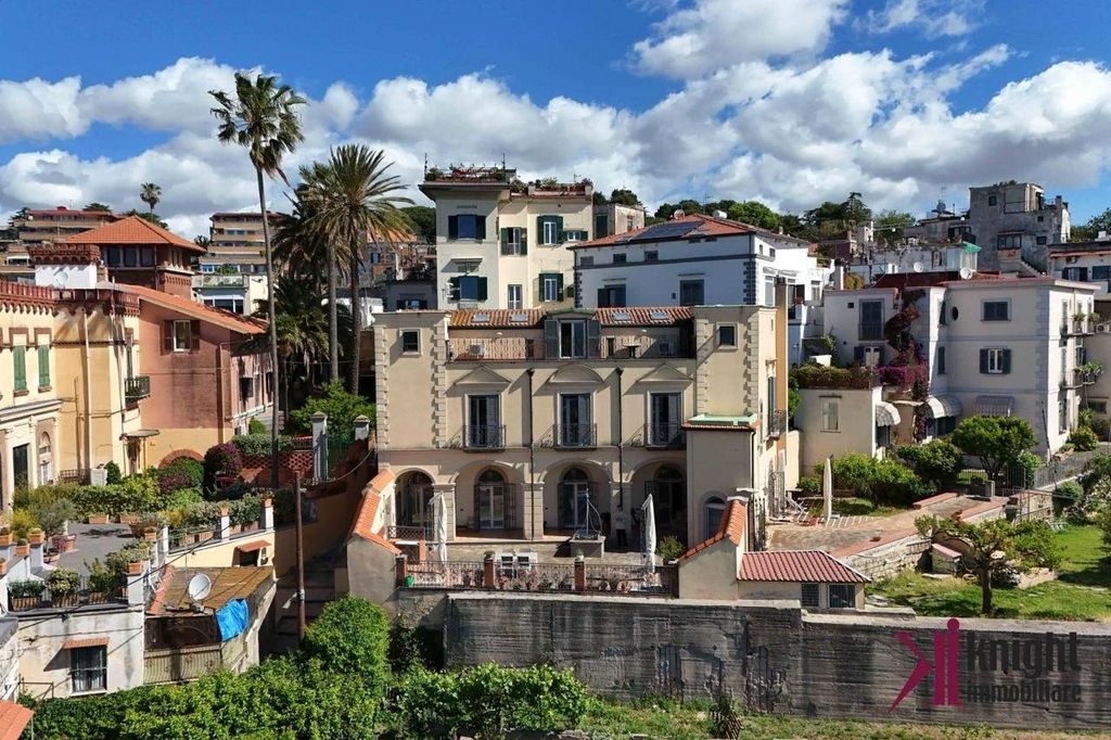Maison de luxe à vendre à Naples, 1 800 000 €, Photo 1