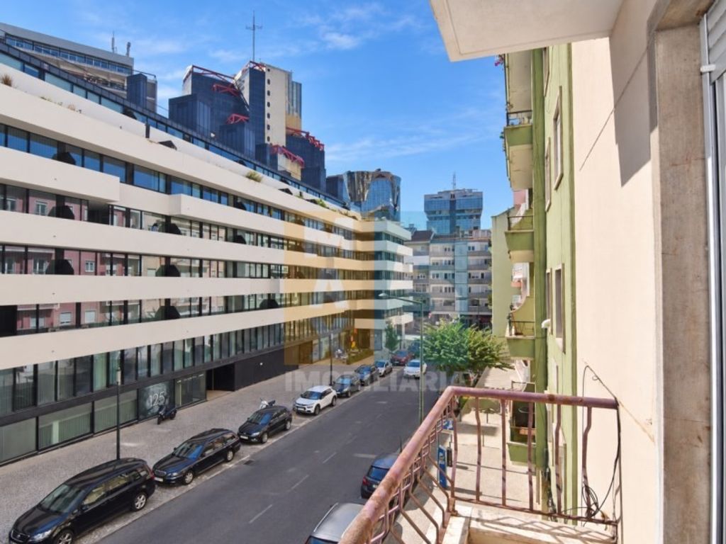 Luxury Apartment for sale in Lisbon, 599 000 €, Photo 1