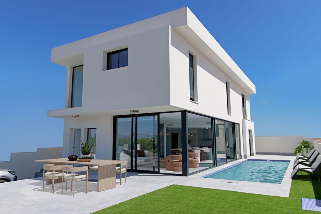 Luxury House for sale in Gran Alacant, 805 000 €, Photo 1