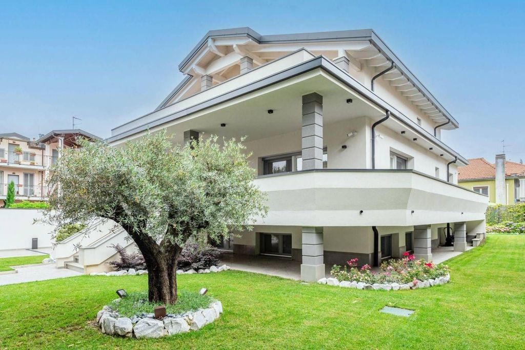 Maison de luxe à vendre à Arese, 2 000 000 €, Photo 1