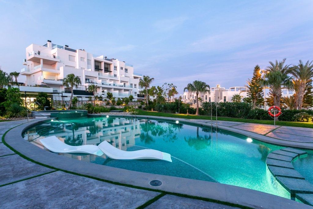 Appartement de luxe à vendre à Torrevieja, 549 000 €, Photo 1
