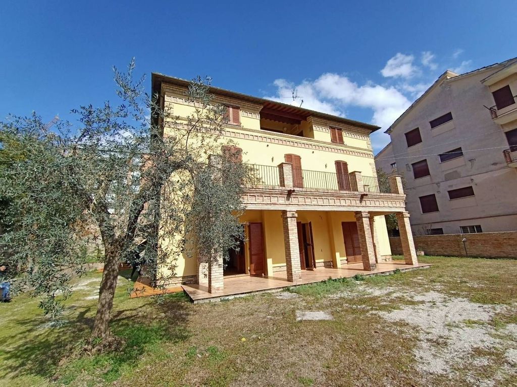 Appartement de luxe à vendre à Teramo, 890 000 €, Photo 1