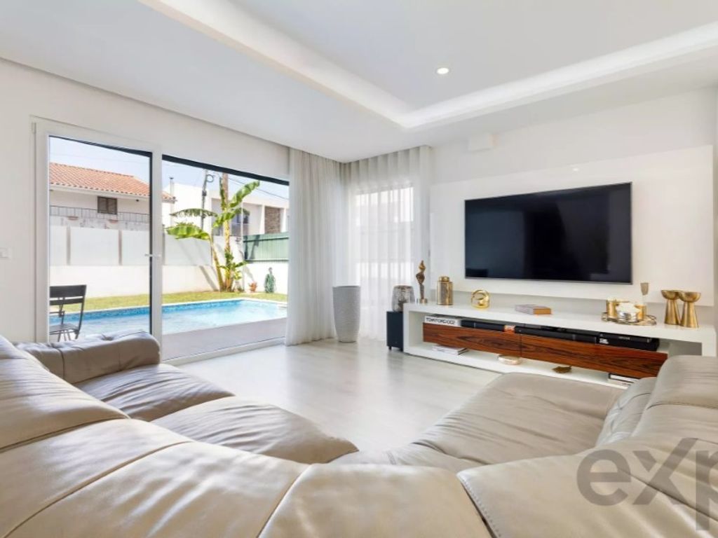 Maison de luxe à vendre à Charneca de Caparica, 780 000 €, Photo 1