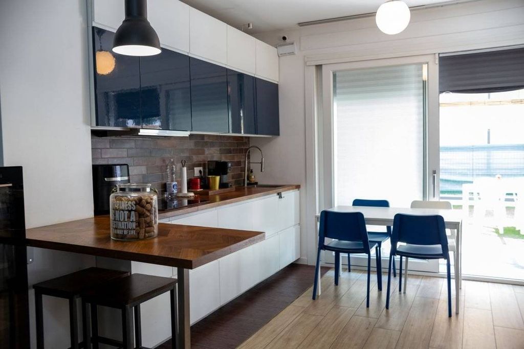 Luxury Apartment for sale in Arcore, 469 000 €, Photo 5