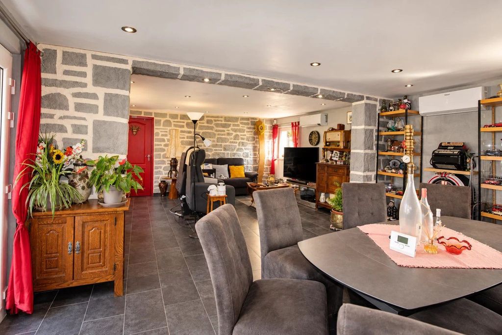 Luxury House for sale in Gilly, 0 €, Photo 2