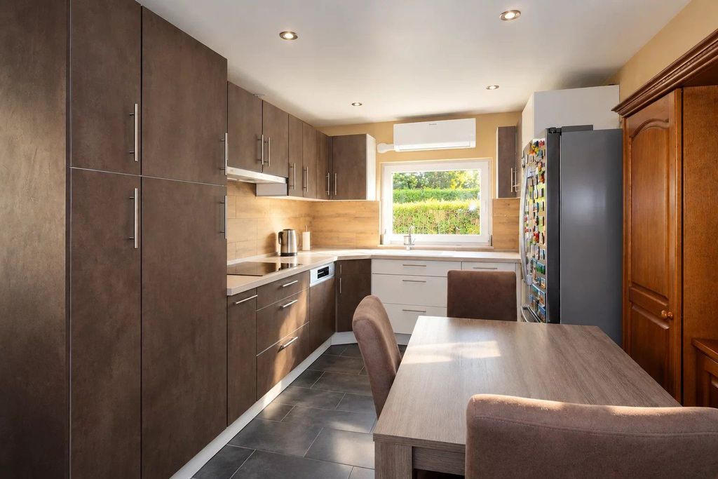 Luxury House for sale in Gilly, 0 €, Photo 4