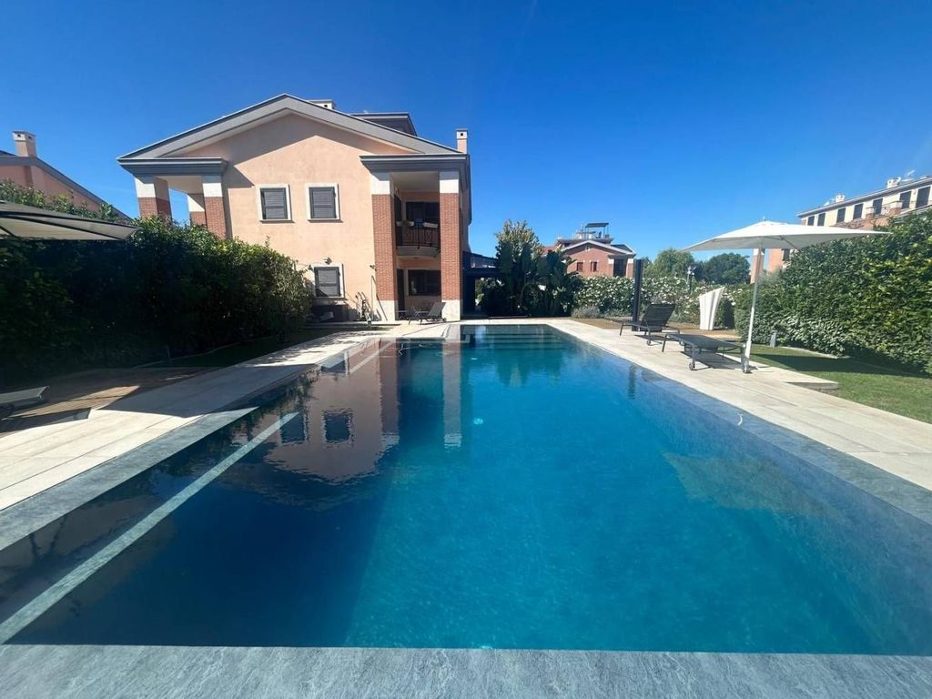 Luxury House for sale in Rome, 1 250 000 €, Photo 1
