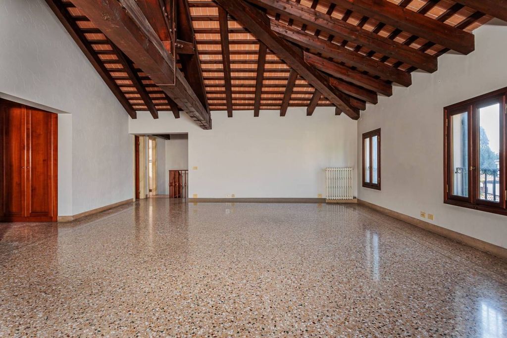 Luxury Apartment for sale in Treviso, 730 000 €, Photo 1