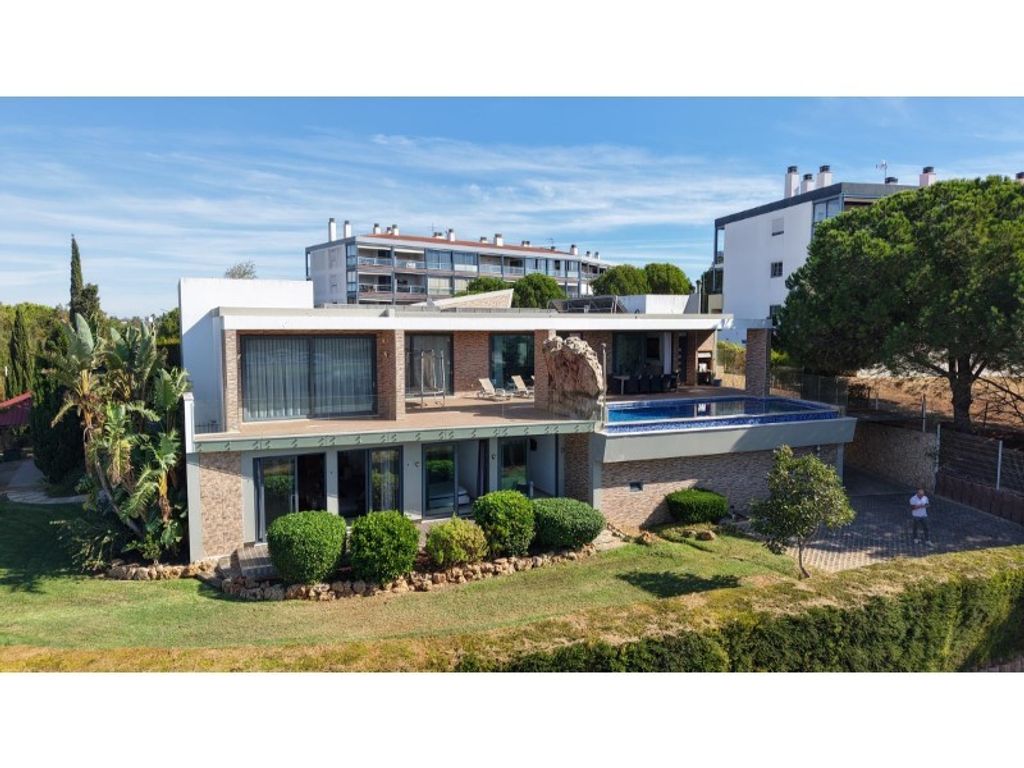 Luxury House for sale in Lagos, 1 570 000 €, Photo 1